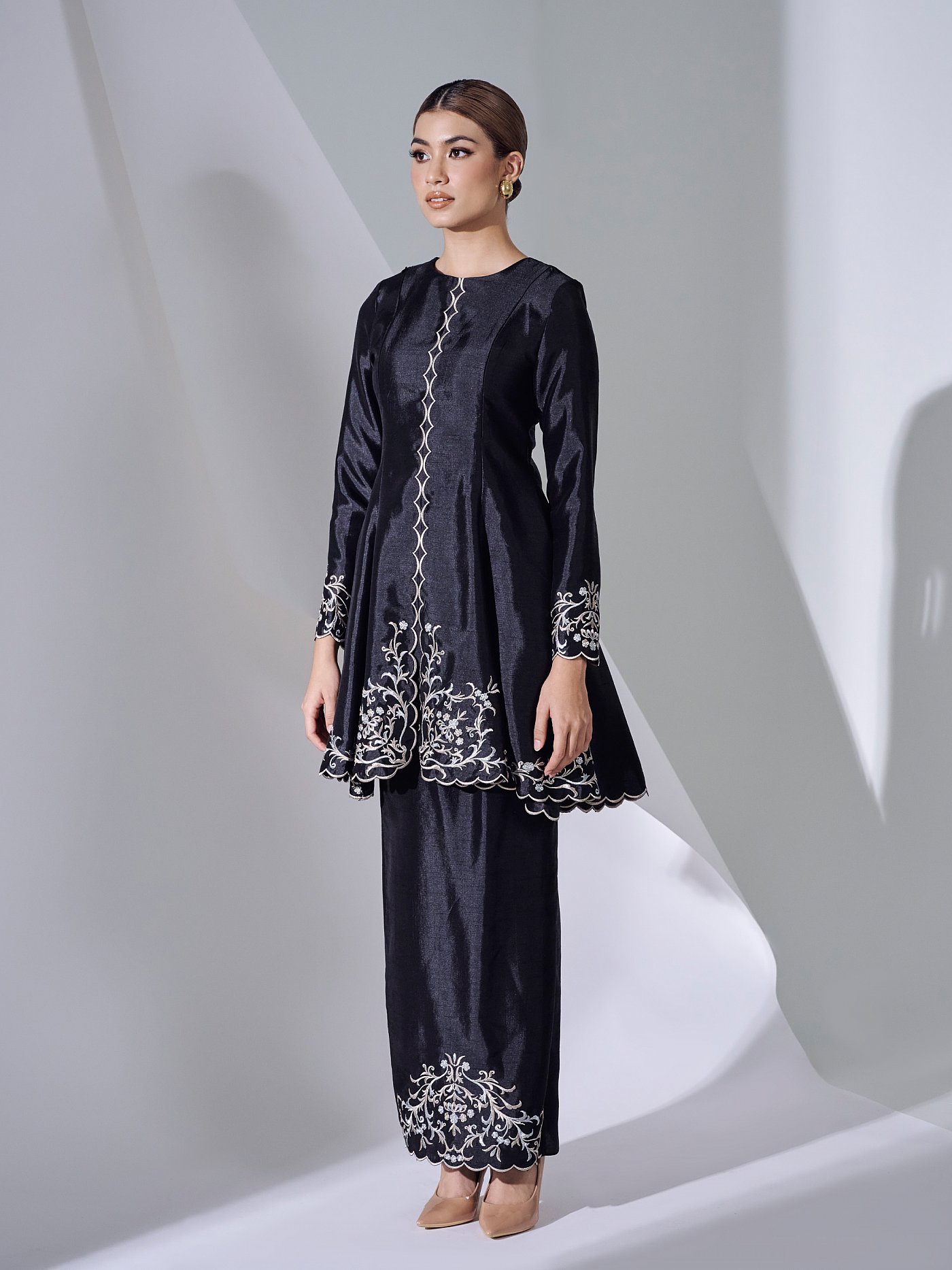 ZEHTA KEBARUNG - BLACK