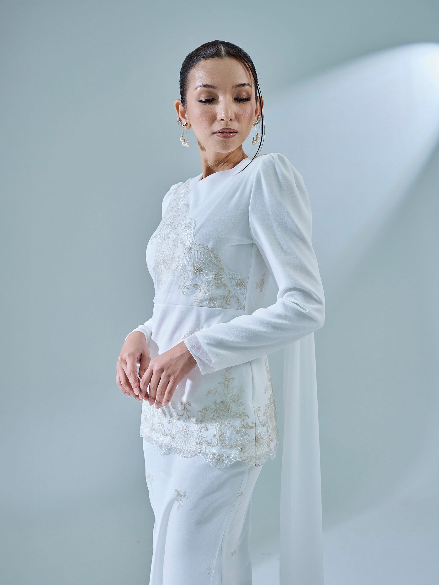 KAREENA KURUNG - OFF WHITE