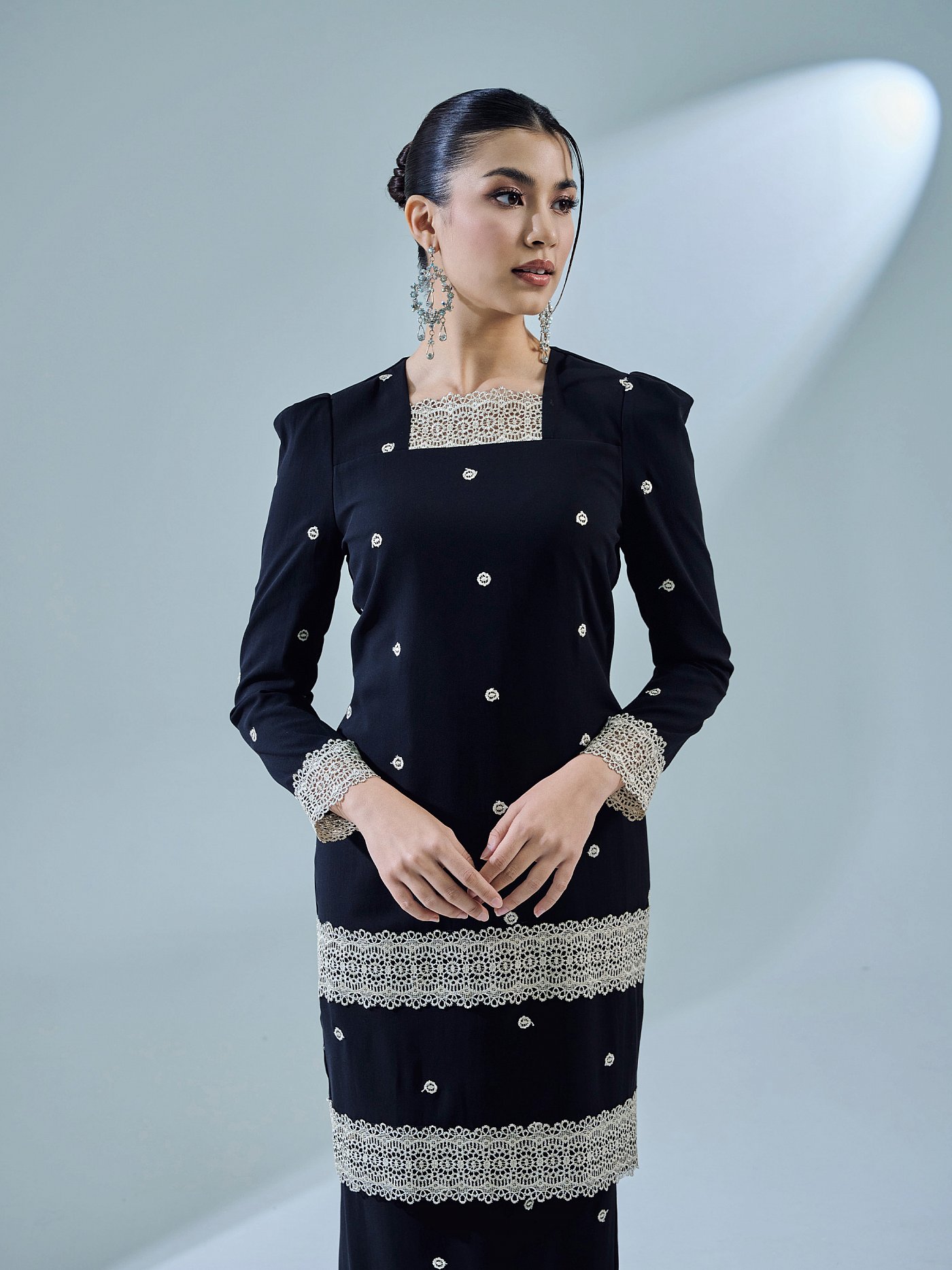 HELLYNA KURUNG - BLACK