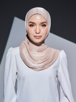 VIORA SHIMMER SHAWL - CHAMPAIGN VIORA SHIMMER SHAWL - CHAMPAIGN