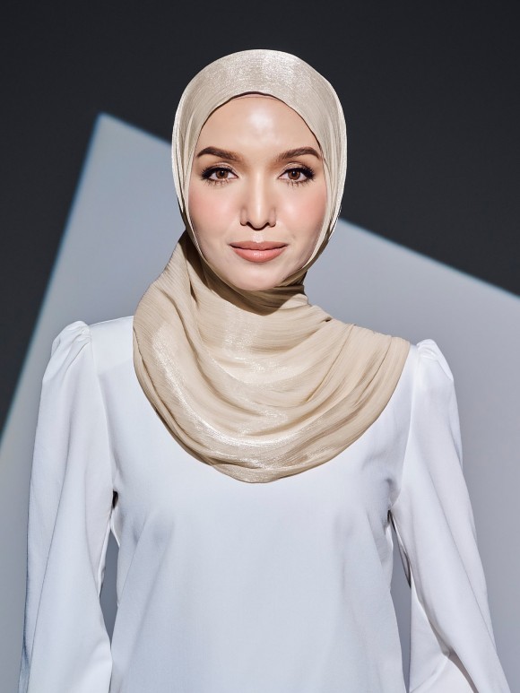 VIORA SHIMMER SHAWL - IVORY CREAM VIORA SHIMMER SHAWL - IVORY CREAM