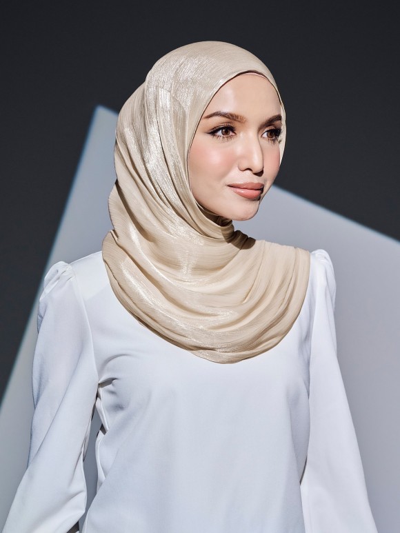 VIORA SHIMMER SHAWL - IVORY CREAM VIORA SHIMMER SHAWL - IVORY CREAM