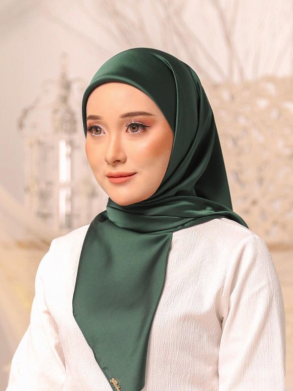 OLIVIA SQUARE - EMERALD OLIVIA SQUARE - EMERALD