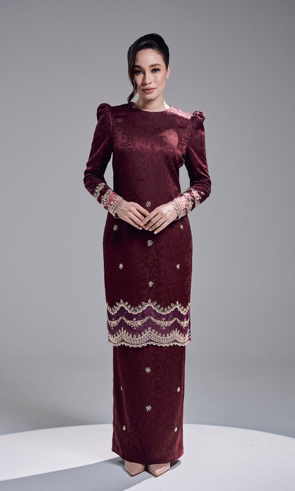 RISHANA KURUNG - WINE RISHANA KURUNG - WINE