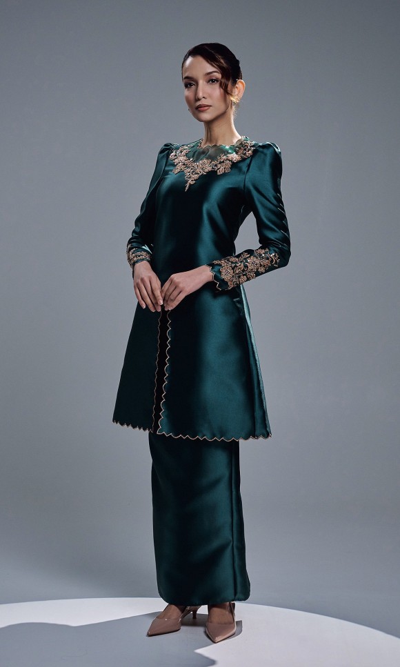DARIYA KURUNG - EMERALD DARIYA KURUNG - EMERALD