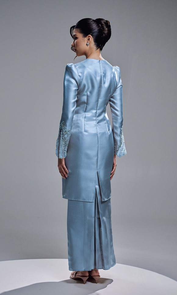 THALINA KURUNG - DIAMOND BLUE THALINA KURUNG - DIAMOND BLUE