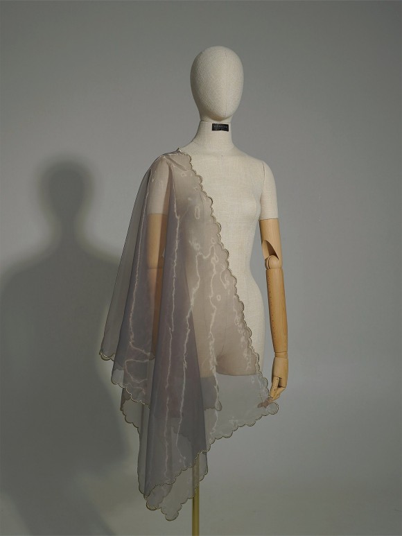 LOWELLE SELENDANG - LIGHT GREY LOWELLE SELENDANG - LIGHT GREY