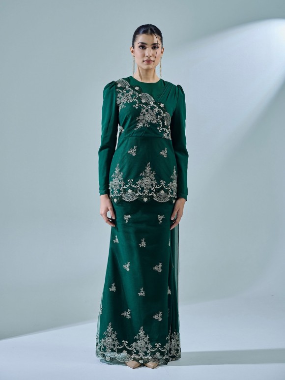 KAREENA KURUNG - EMERALD KAREENA KURUNG - EMERALD