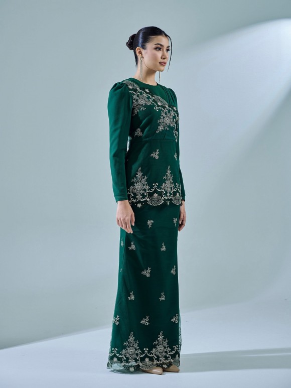 KAREENA KURUNG - EMERALD KAREENA KURUNG - EMERALD