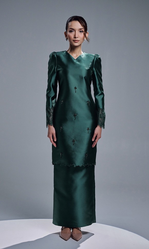 NAZIRA KURUNG - EMERALD NAZIRA KURUNG - EMERALD