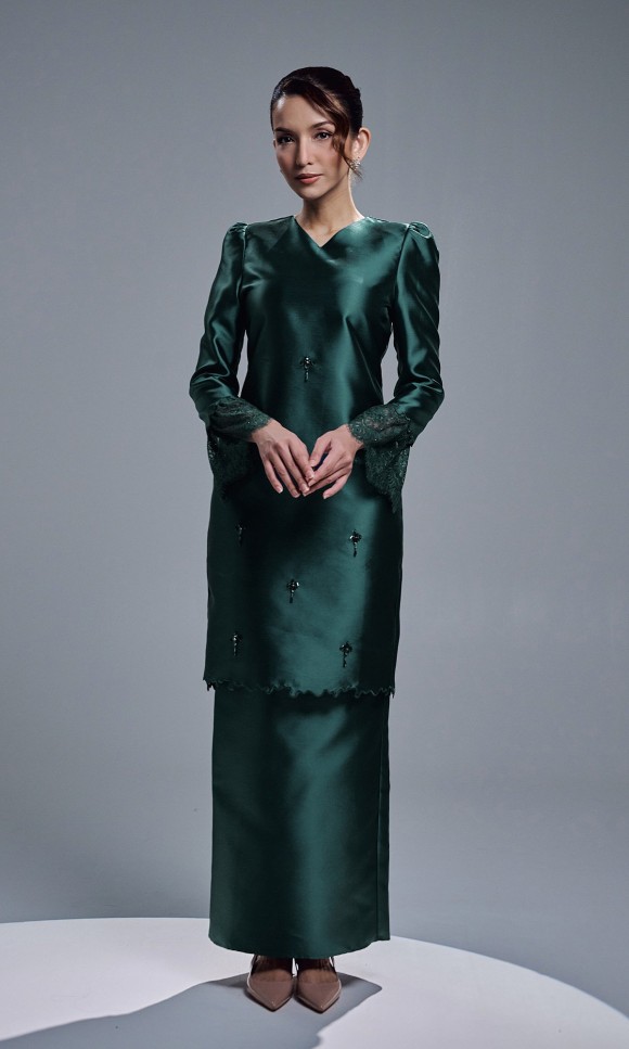 NAZIRA KURUNG - EMERALD NAZIRA KURUNG - EMERALD