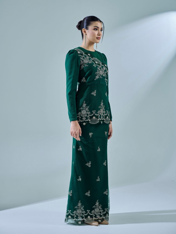 KAREENA KURUNG - EMERALD