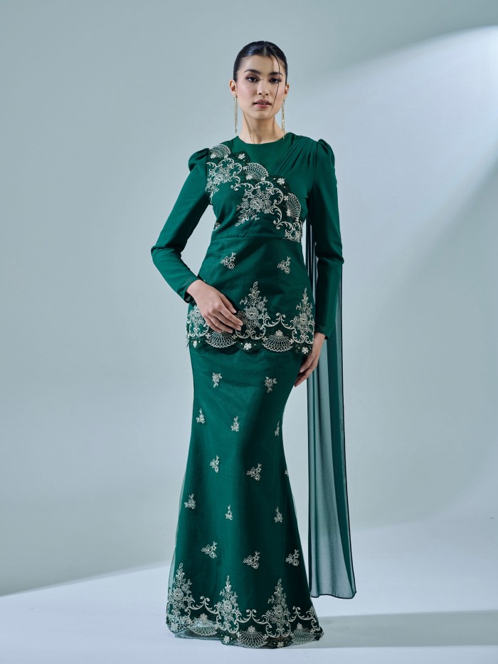 KAREENA KURUNG - EMERALD