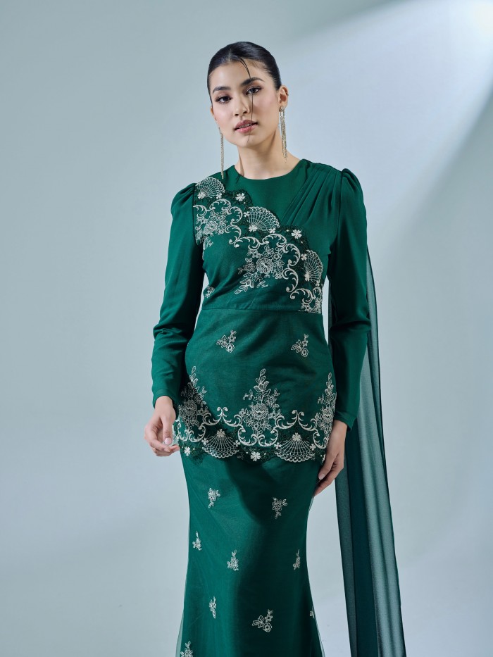 KAREENA KURUNG - EMERALD