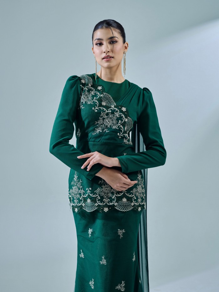 KAREENA KURUNG - EMERALD