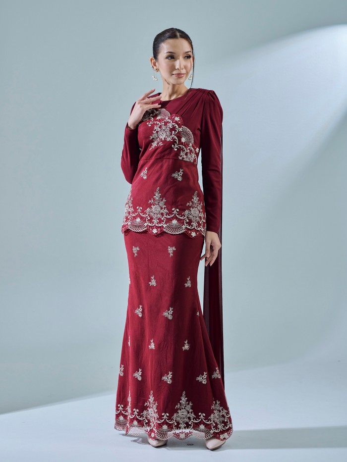 KAREENA KURUNG - MAROON