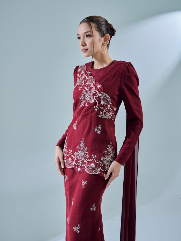 KAREENA KURUNG - MAROON