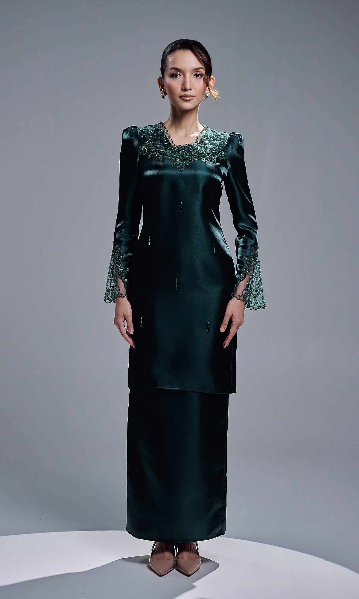 THALINA KURUNG - EMERALD THALINA KURUNG - EMERALD